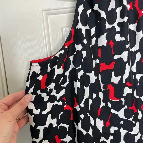 Per se black red and white patterned cinched tie neckline silk blouse | 16 - Picture 3 of 13